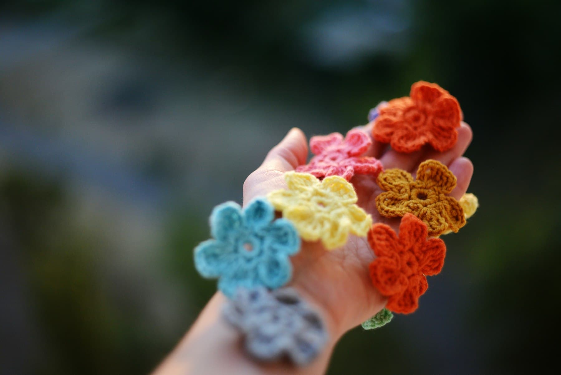 Crochet flowers and wool on the worktable
